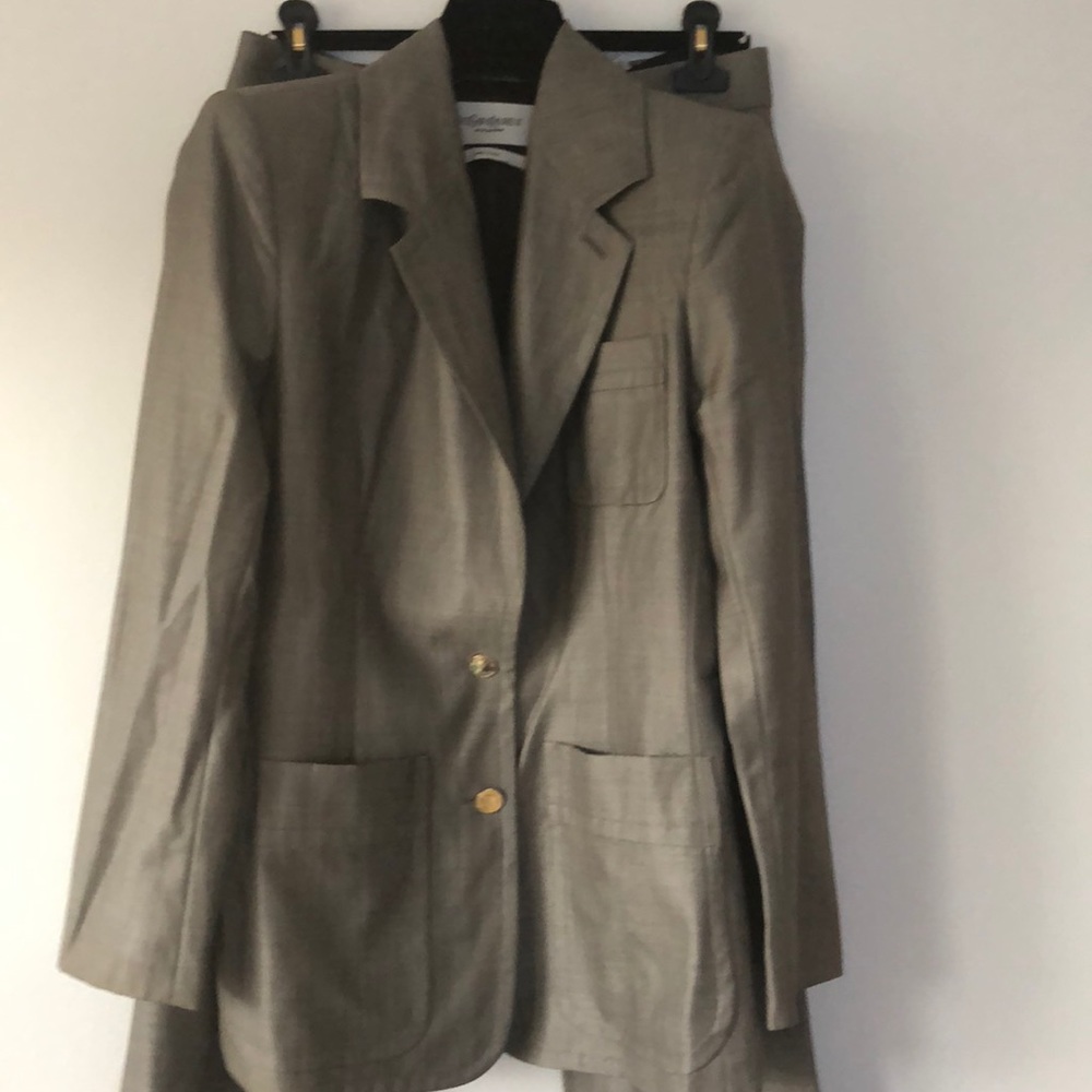 YVES SAINT LAURENT SUIT Very chic professionallook